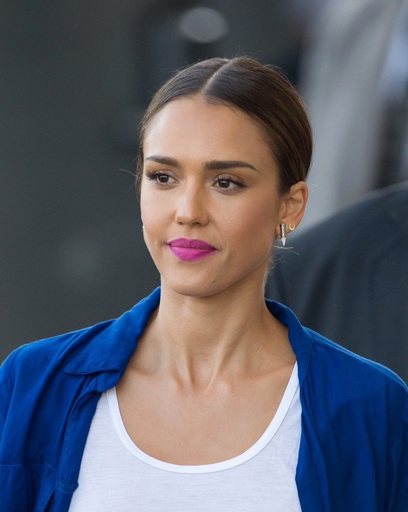 Jessica Alba with her Lilu Earring